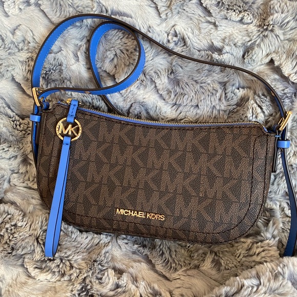 Michael Kors Handbags - Michael Kors Camden Crossbody
